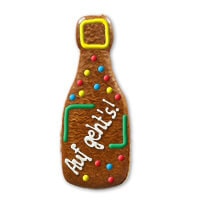 An example of how the finished gingerbread champagne bottle could look like