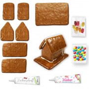 Mini gingerbread house to make yourself with accessories