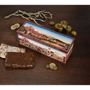 Historische Lebkuchendose „Nürnberger Tand geht durch alle Land" mit Stadtmotiv, dazu schoko- und zuckerglasierte Nürnberger Leb Historische Lebkuchendose „Nürnberger Tand geht durch alle Land" mit Stadtmotiv, dazu schoko- und zuckerglasierte Nürnberger Leb