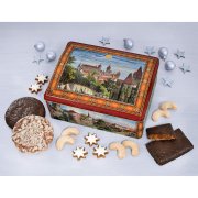 Edle Lebkuchendose mit historischem Nürnberger Motiv, umgeben von Zimtsternen, Vanillekipferl und schoko- und zuckerglasierten L Edle Lebkuchendose mit historischem Nürnberger Motiv, umgeben von Zimtsternen, Vanillekipferl und schoko- und zuckerglasierten L