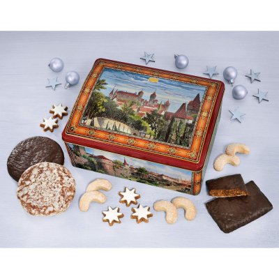 Edle Lebkuchendose mit historischem Nürnberger Motiv, umgeben von Zimtsternen, Vanillekipferl und schoko- und zuckerglasierten L