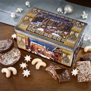 Lebkuchen-Truhe silber gefüllt mit Elisenlebkuchen, Zimtsternen und Vanillekipferl als weihnachtliches Geschenk