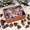 “Village idyll” gingerbread tin with assorted Lebkuchen pastries and gingerbread confectionery