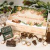 Christmas gingerbread gift box with “Frohe Weihnacht” lettering, containing Lebkuchen, confectionery, cookies, and a decorative 