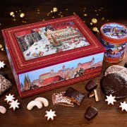 Lebkuchentruhe mit Nürnberg Motiv mit verschiedenen Lebkuchen, Keksen und Lebkuchendose