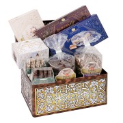 Ornament gift chest with gingerbread cookies