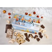 Lebkuchen Truhe Wintertraum geöffnet, mit Nürnberger Lebkuchen, Lebkuchenkonfekt, Christstollen und Weihnachtskekse Lebkuchen Truhe Wintertraum geöffnet, mit Nürnberger Lebkuchen, Lebkuchenkonfekt, Christstollen und Weihnachtskekse